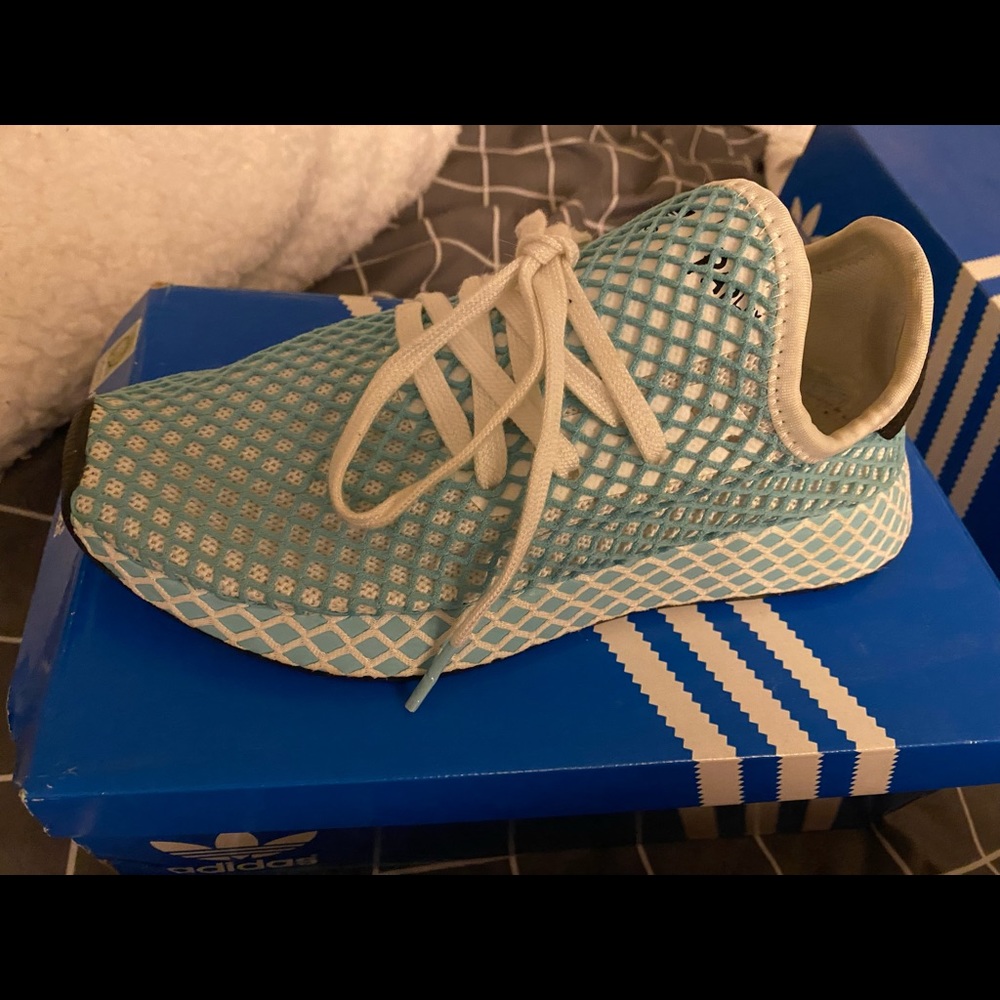 Deerupt Parleys womens size 6